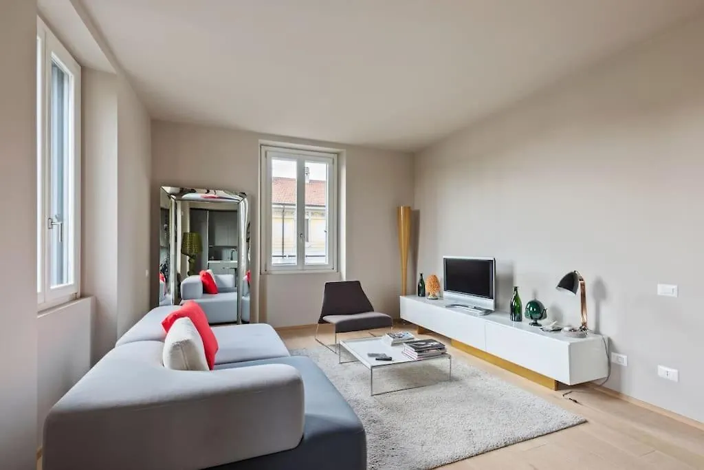 Easylife - Stylish Design Apartment In Fashion District Milan 0*,  Italy