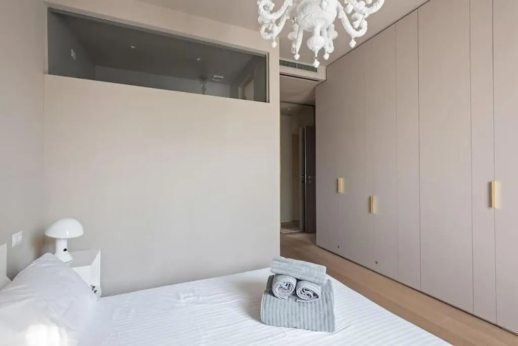 Easylife - Stylish Design Apartment In Fashion District Milan Italy