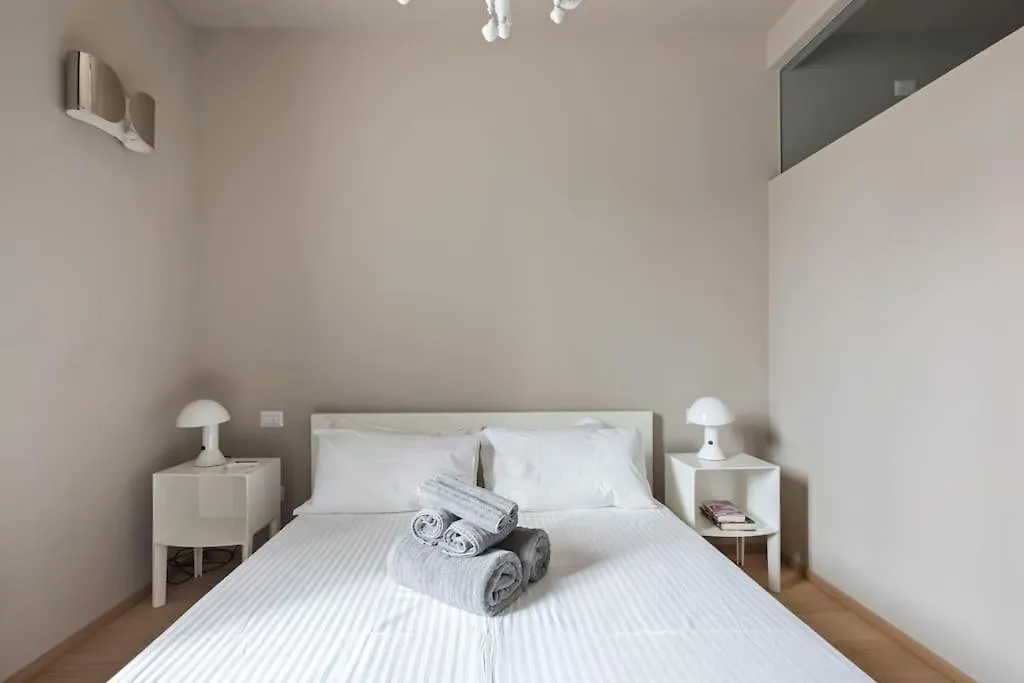 Easylife - Stylish Design Apartment In Fashion District Milan 0*,  Italy