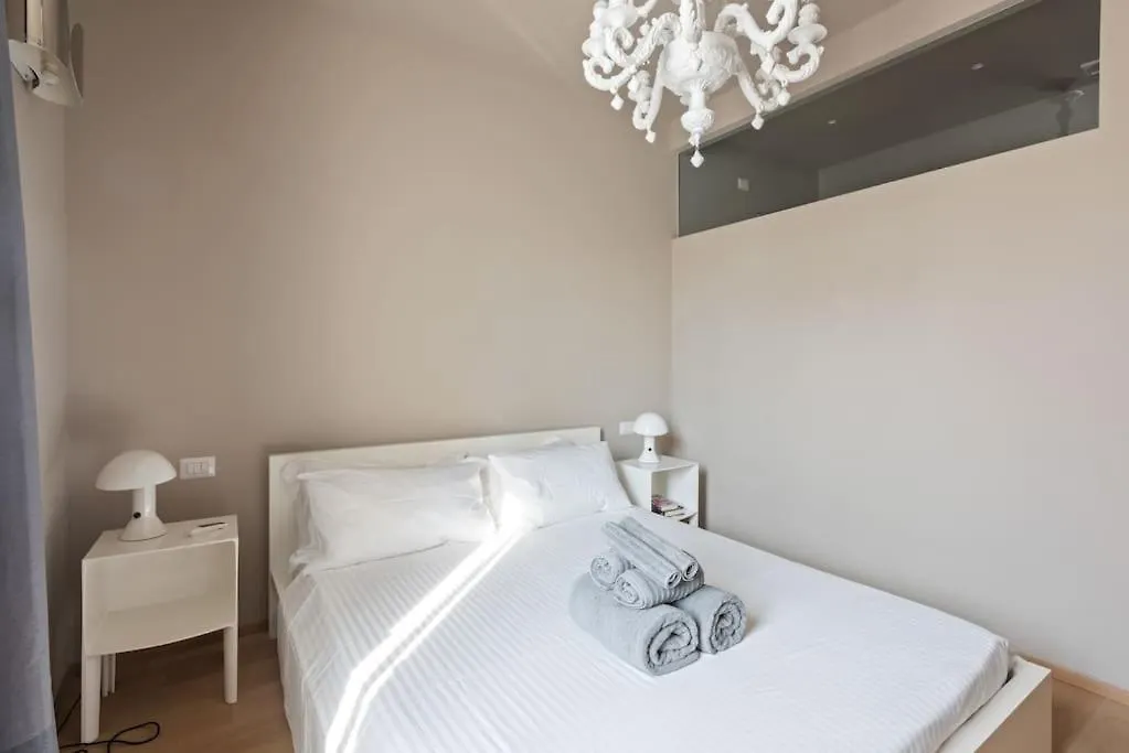 Easylife - Stylish Design Apartment In Fashion District Milan Italy